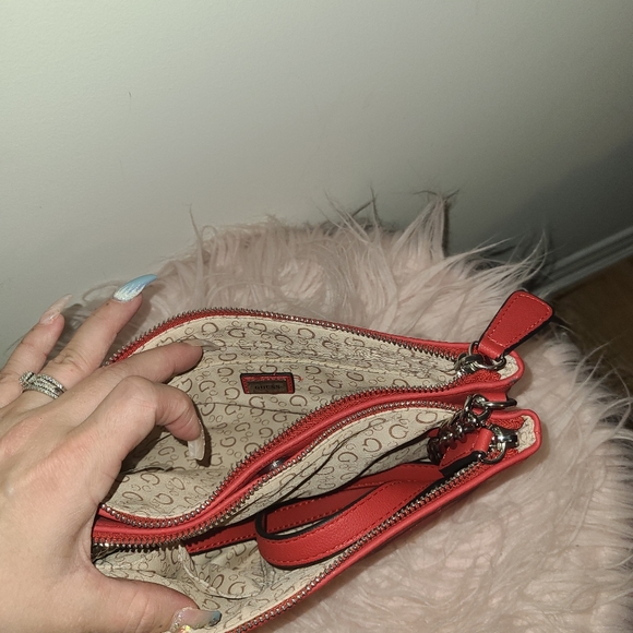 Guess purse - Picture 3 of 3